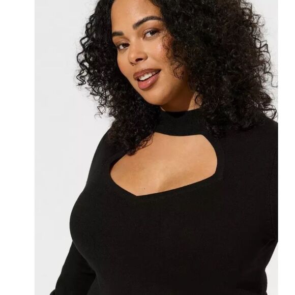 Torrid Fitted Pullover Mock Neck Sweater keyhole sexy Black Sweater 4X NWT goth! - Picture 3 of 11
